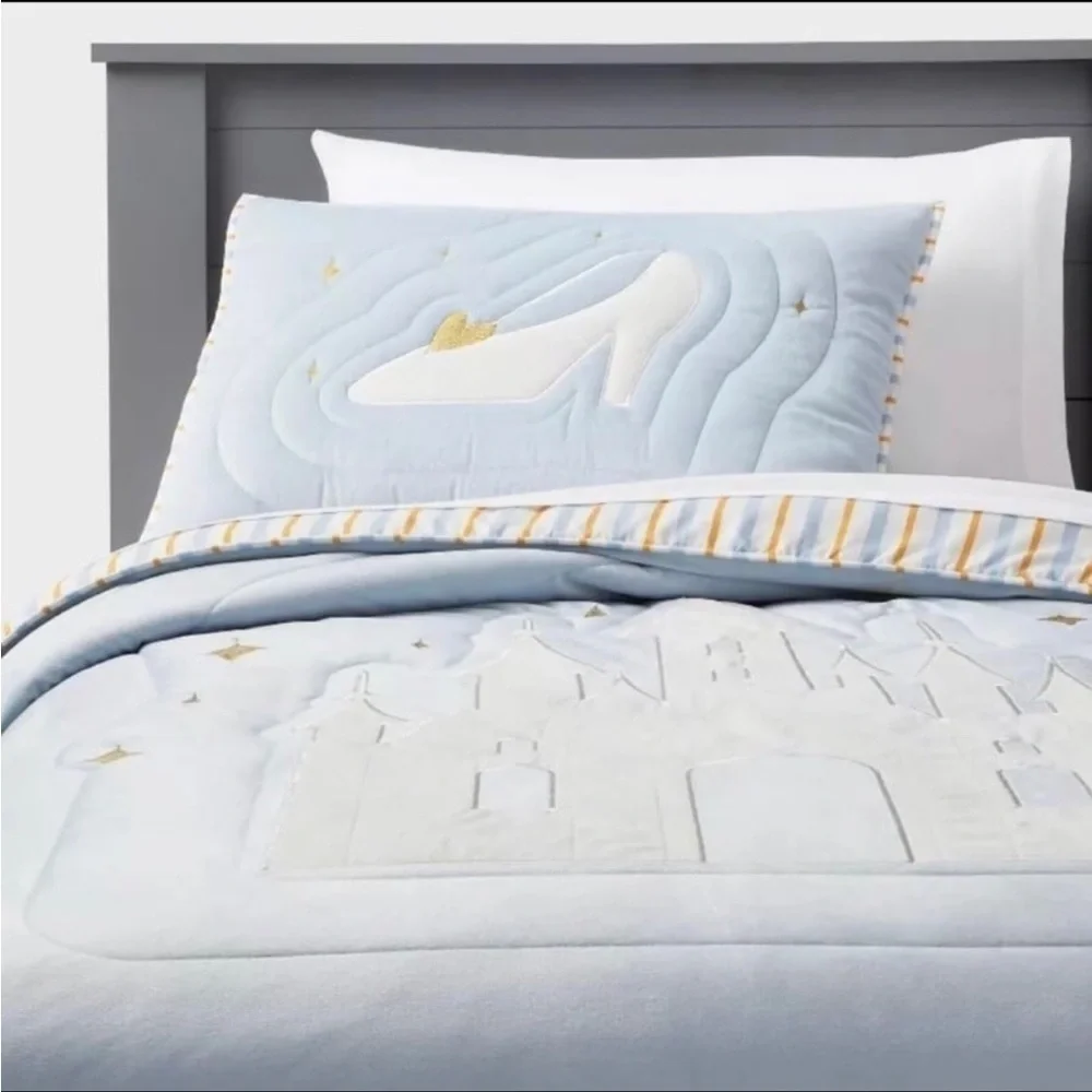 Full/Queen Princess Castle Kids' Quilt - The Disney Collection by Pillowfort